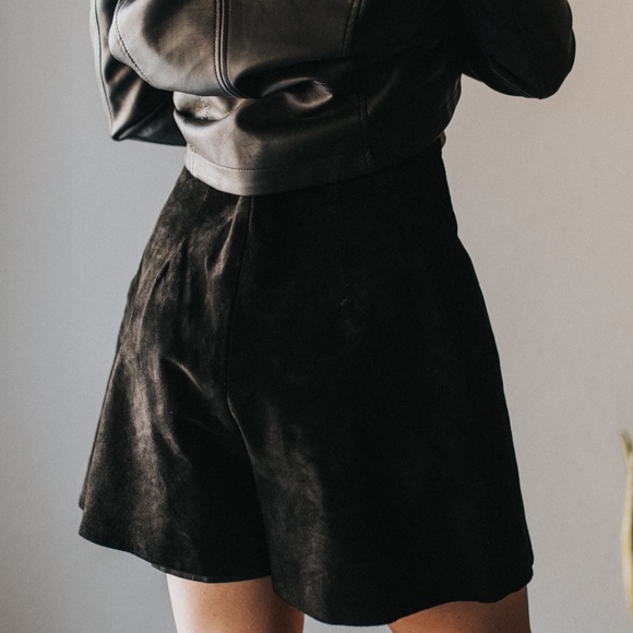 Vintage Leather Skirt/Skort with Buttons - Picture 5 of 6